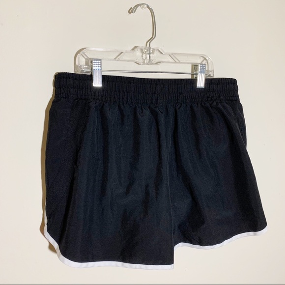 🌸 FILA Performance Mesh Workout Shorts - Picture 7 of 8